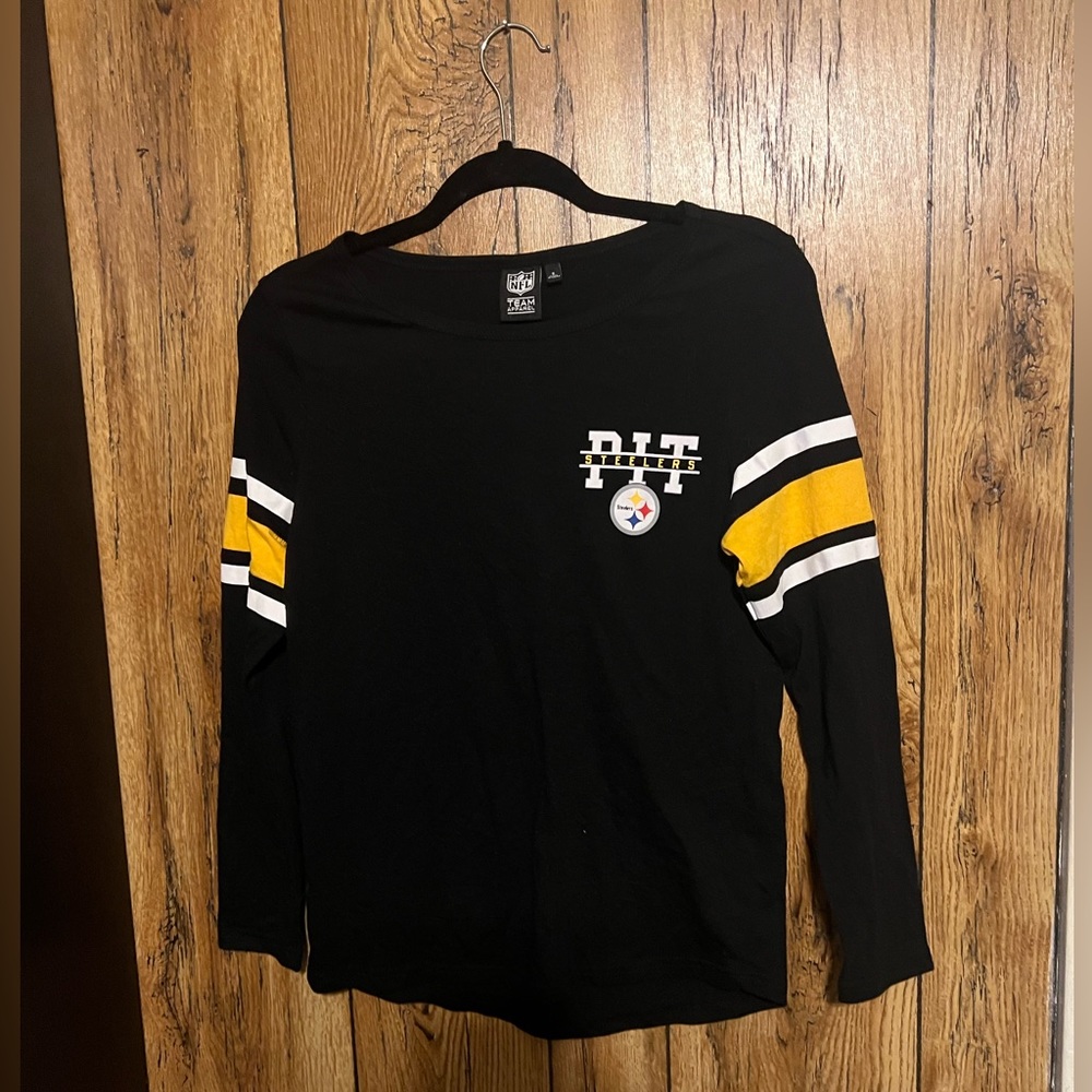Women's Pittsburgh Steelers shirts, size small